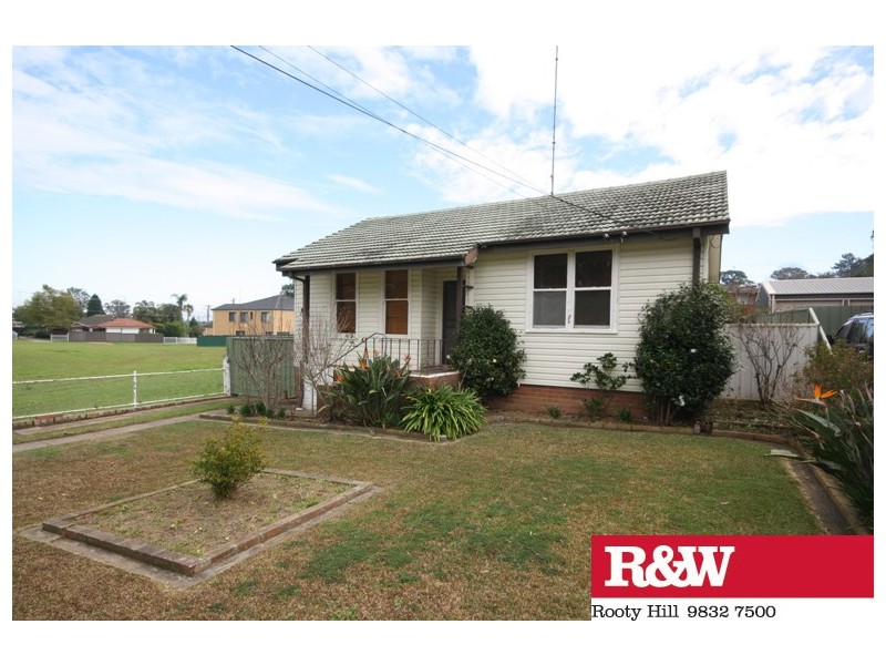 1 ARNOLD AVENUE, St Marys NSW 2760