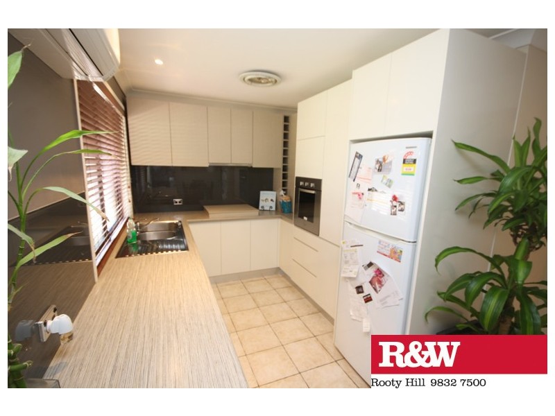 18 HILLVIEW PLACE, Glendenning NSW 2761