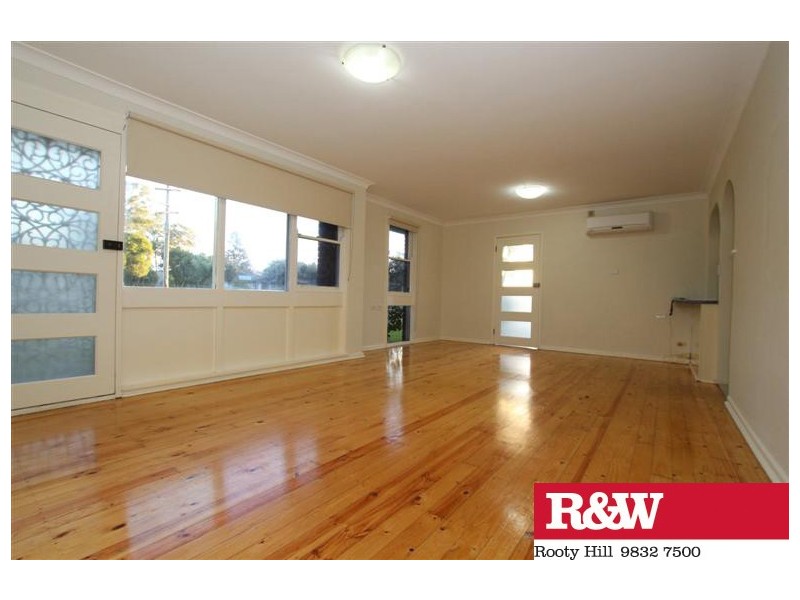 8 HAWAII AVENUE, Lethbridge Park NSW 2770