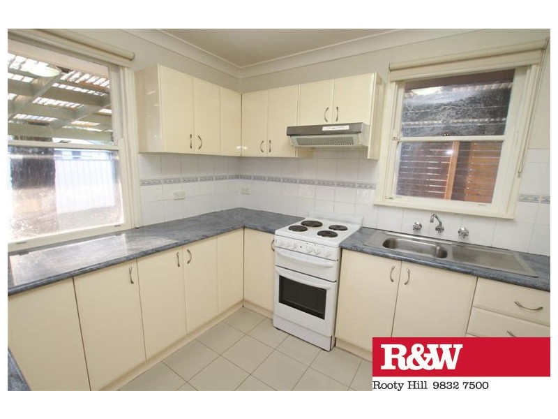 8 HAWAII AVENUE, Lethbridge Park NSW 2770