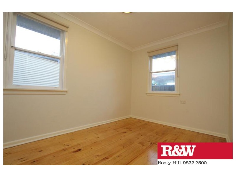 8 HAWAII AVENUE, Lethbridge Park NSW 2770