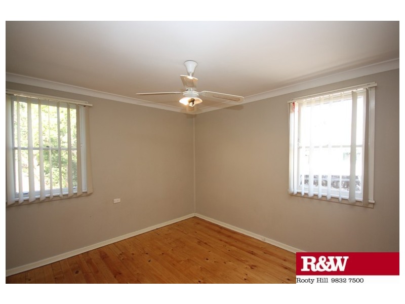 11 NORVEIGA AVENUE, Tregear NSW 2770