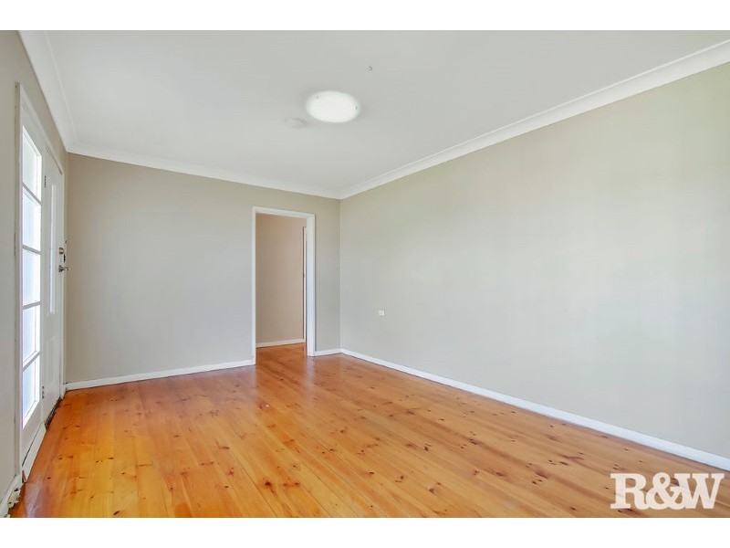 39 Lingayen Avenue, Lethbridge Park NSW 2770