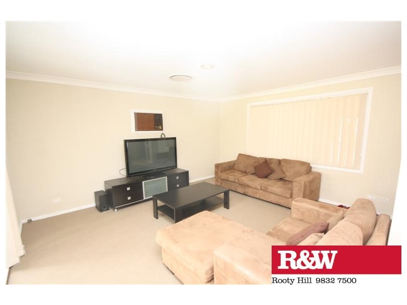 9 SHEARER STREET, St Clair NSW 2759