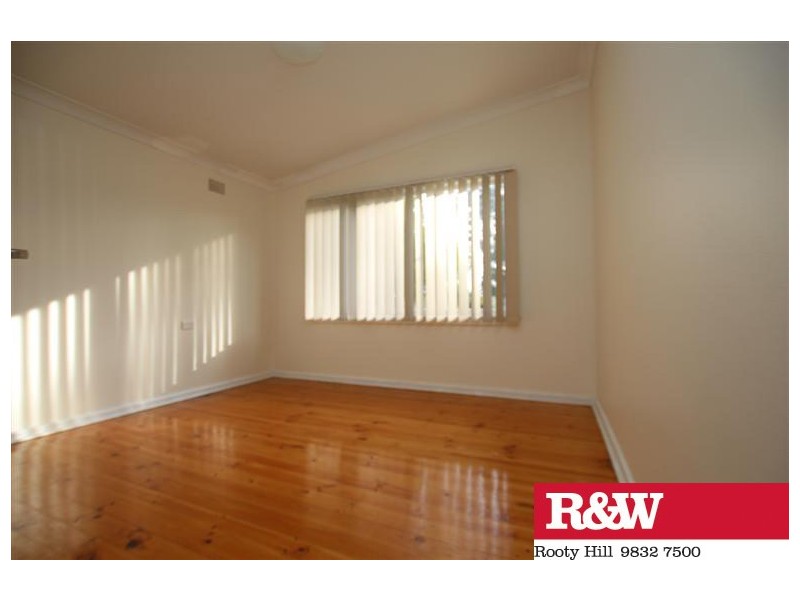 33 LUCENA AVENUE, Lethbridge Park NSW 2770