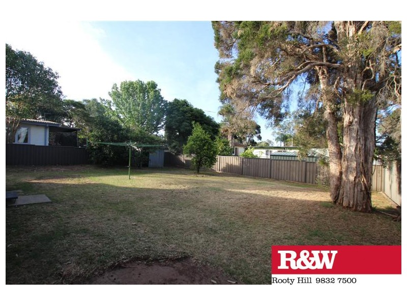 33 LUCENA AVENUE, Lethbridge Park NSW 2770