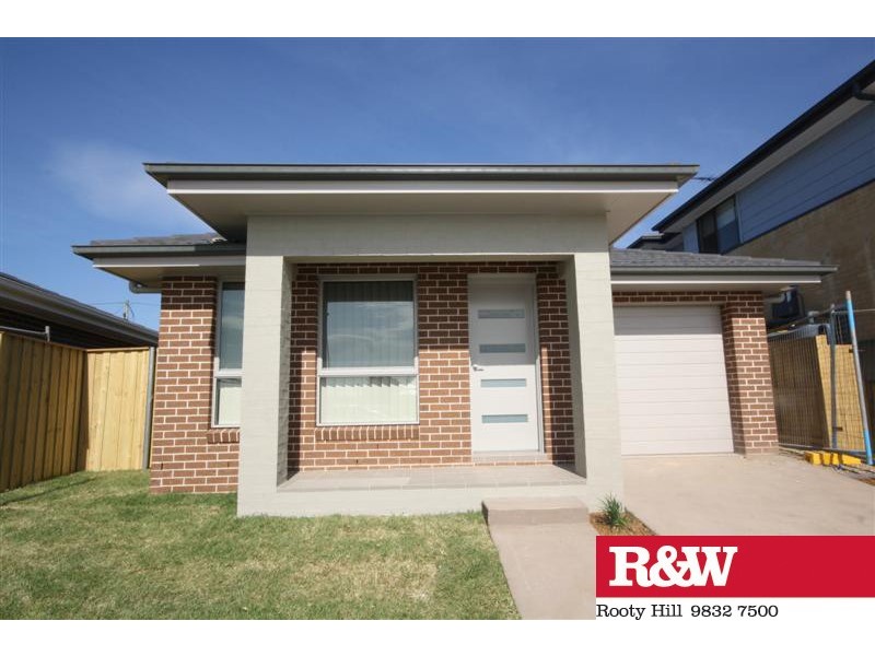 25 GRAMPIAN AVENUE, Minto NSW 2566