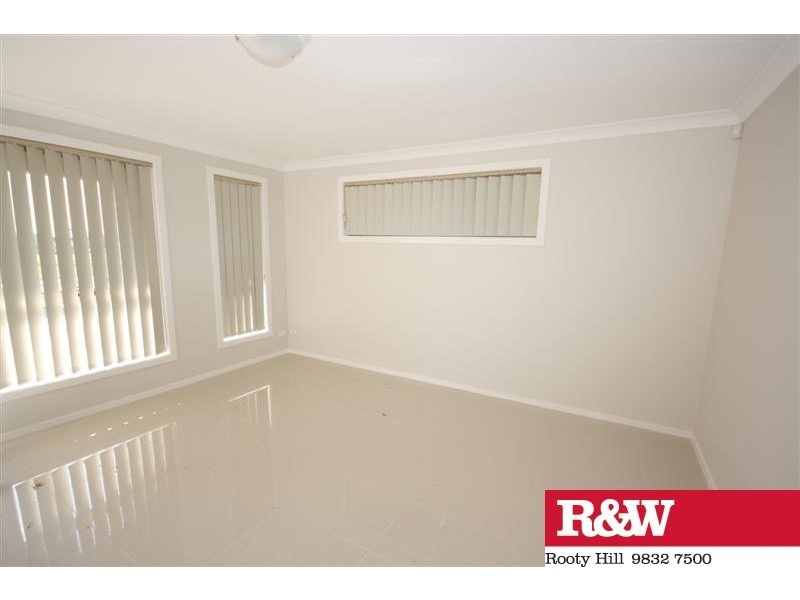 25 GRAMPIAN AVENUE, Minto NSW 2566