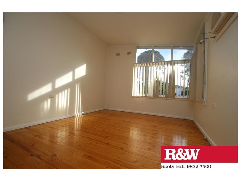 33 LUCENA AVENUE, Lethbridge Park NSW 2770