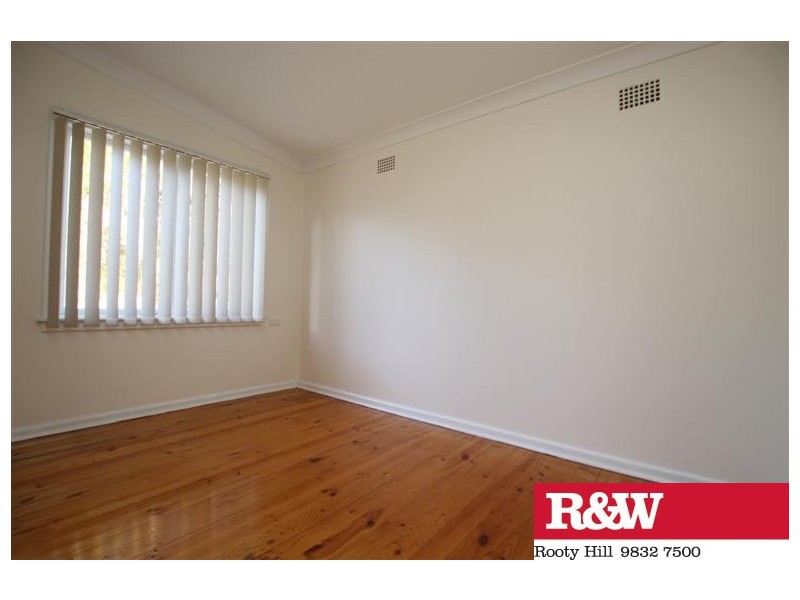 33 LUCENA AVENUE, Lethbridge Park NSW 2770