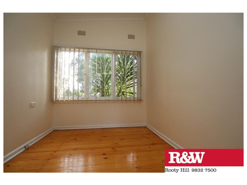 33 LUCENA AVENUE, Lethbridge Park NSW 2770