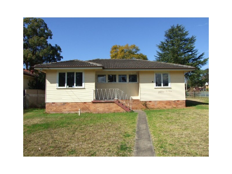 1 KISTA DAN AVENUE, Lethbridge Park NSW 2770