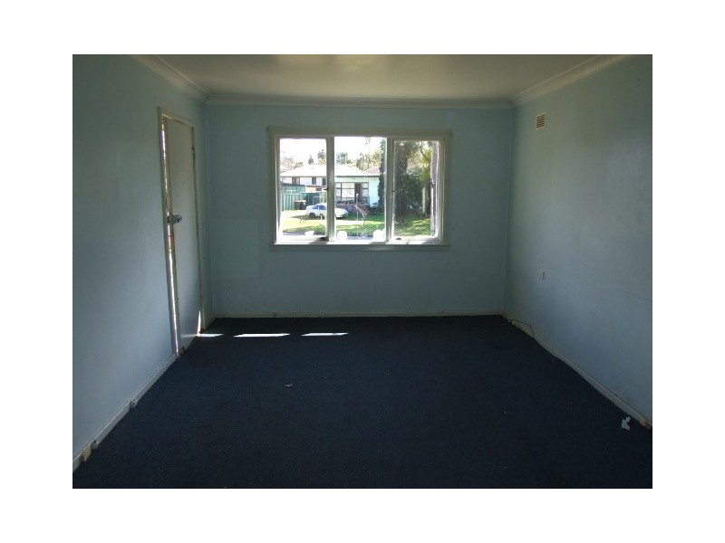 1 KISTA DAN AVENUE, Lethbridge Park NSW 2770