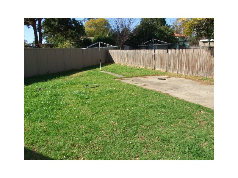 1 KISTA DAN AVENUE, Lethbridge Park NSW 2770