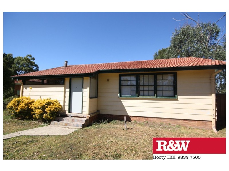 4 McCRAE PLACE, Blackett NSW 2770