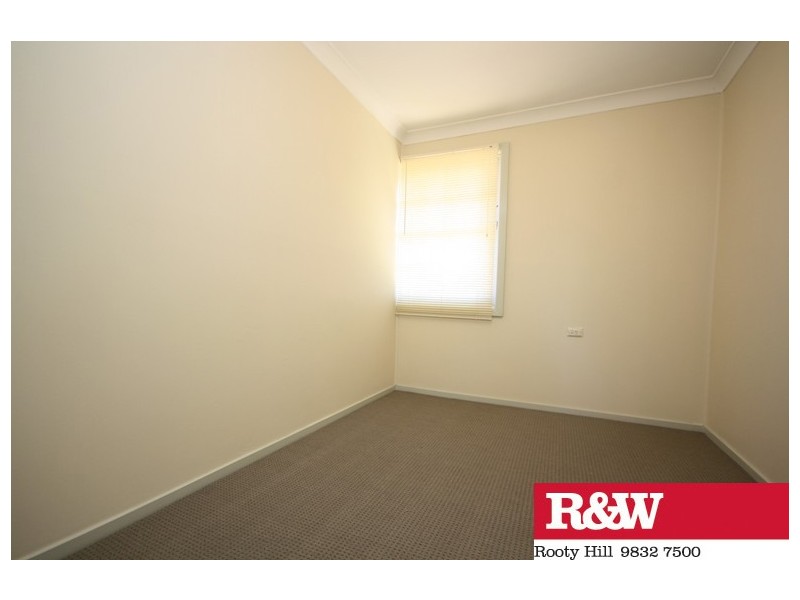 4 McCRAE PLACE, Blackett NSW 2770