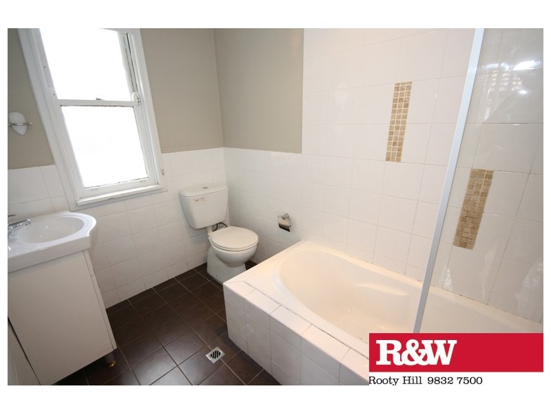 39 LINGAYEN AVENUE, Lethbridge Park NSW 2770