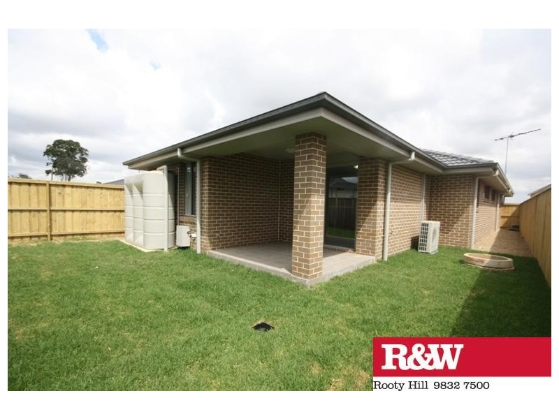 21 GRAMPIAN AVENUE, Minto NSW 2566