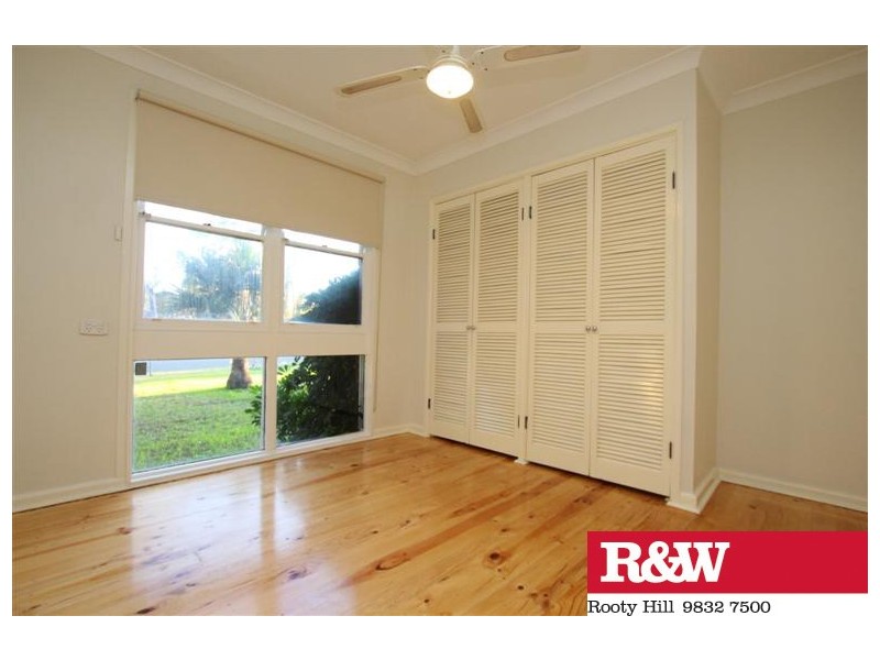 8 HAWAII AVENUE, Lethbridge Park NSW 2770