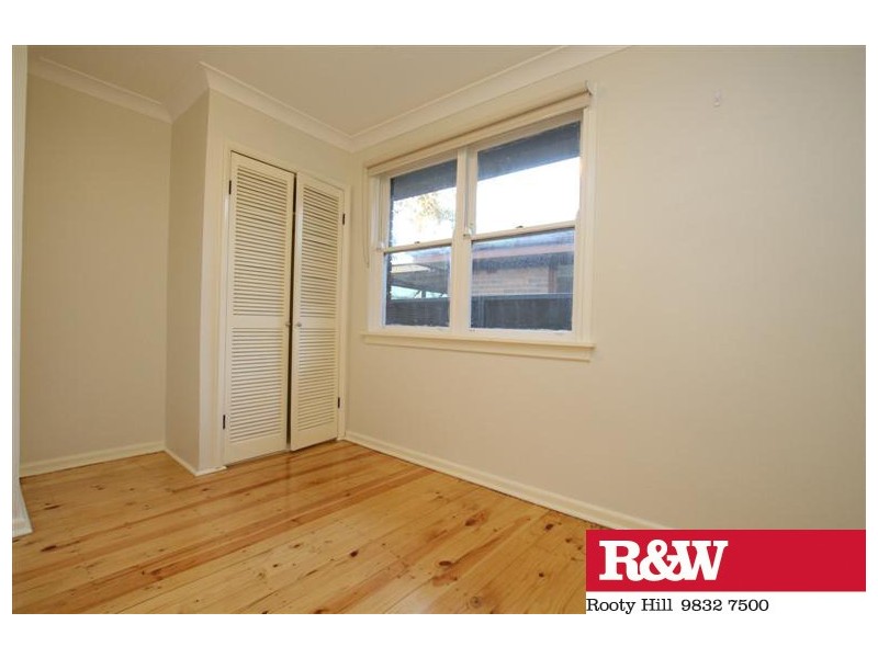 8 HAWAII AVENUE, Lethbridge Park NSW 2770