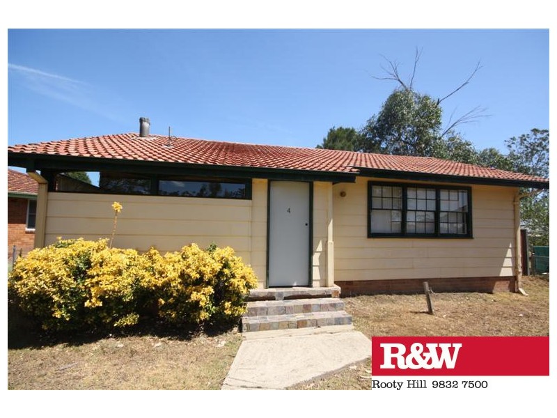 4 McCRAE PLACE, Blackett NSW 2770