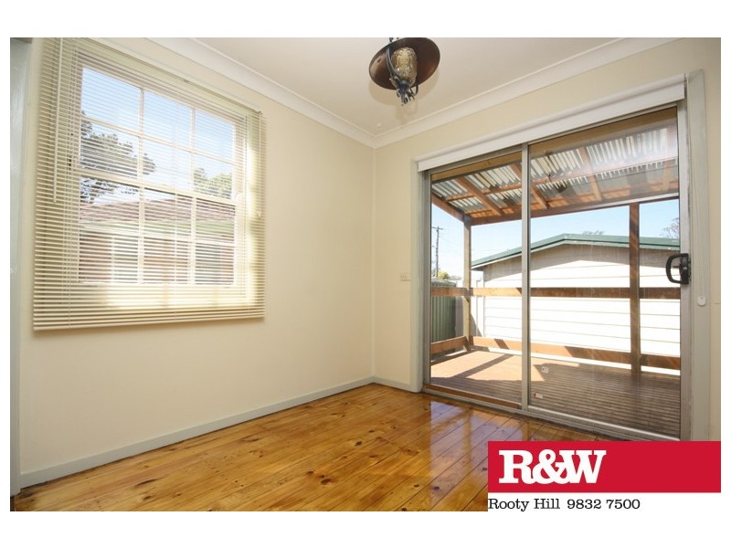 4 McCRAE PLACE, Blackett NSW 2770