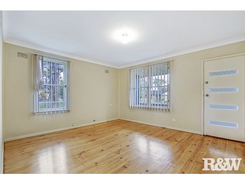 3 Tonga Place, Lethbridge Park NSW 2770