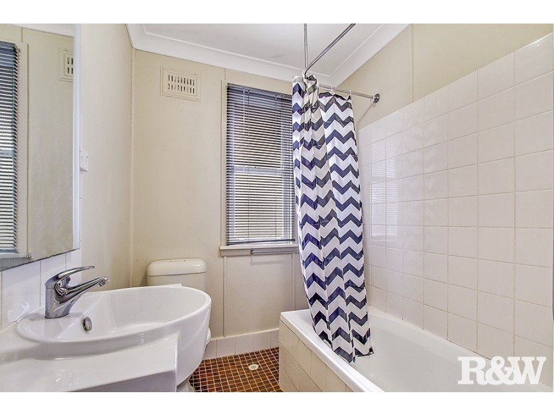 3 Tonga Place, Lethbridge Park NSW 2770