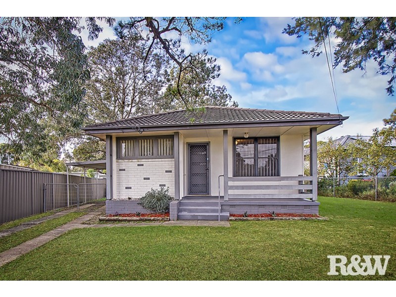 3 Tonga Place, Lethbridge Park NSW 2770