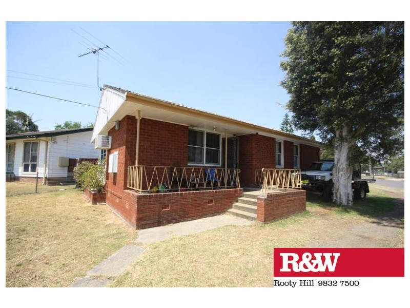 35 LANG CRESCENT, Blackett NSW 2770