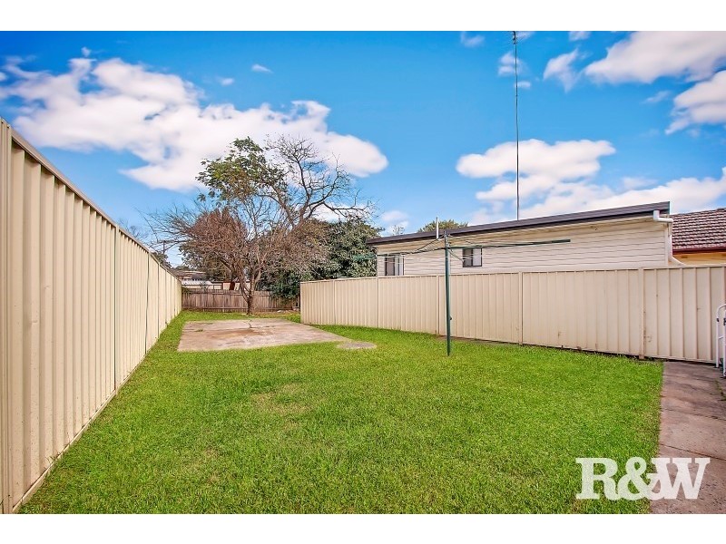 42 Kista Dan Avenue, Tregear NSW 2770