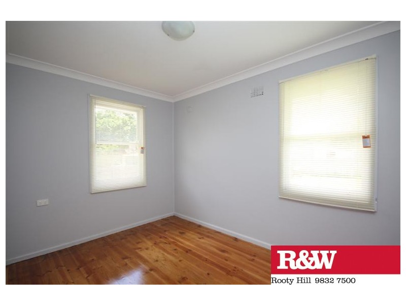 42 NILAND CRESCENT, Blackett NSW 2770