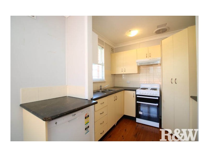 2 Waitaki Crescent, Lethbridge Park NSW 2770