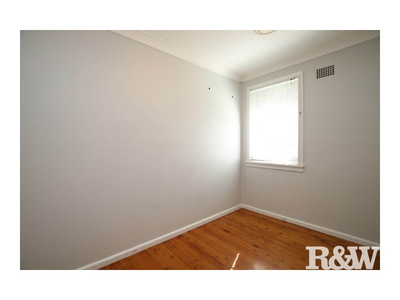 2 Waitaki Crescent, Lethbridge Park NSW 2770