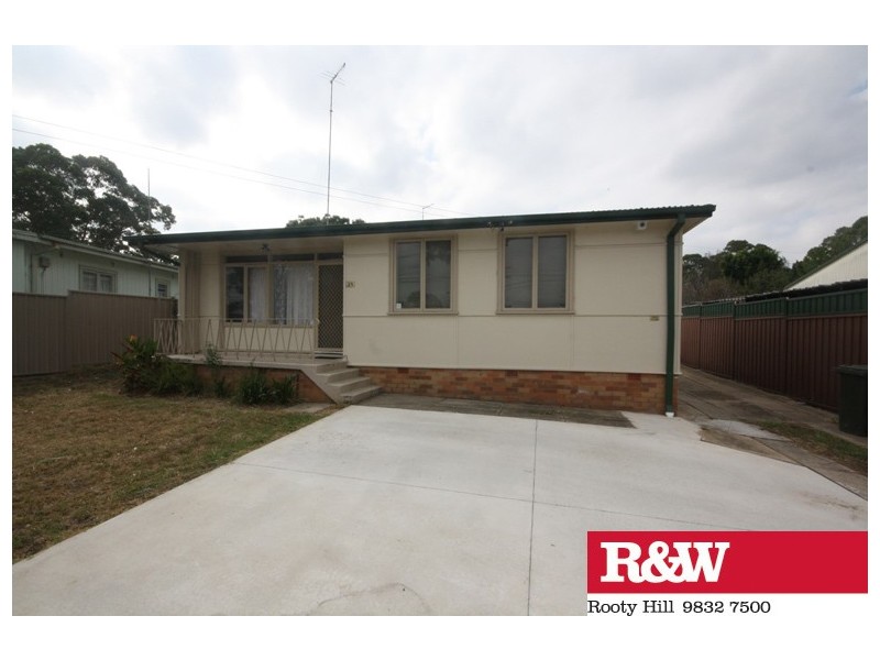 15 HELENA AVENUE, Emerton NSW 2770