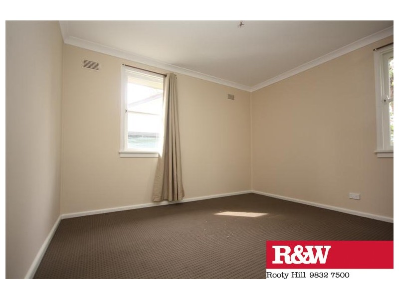 64 LUCENA AVENUE, Lethbridge Park NSW 2770