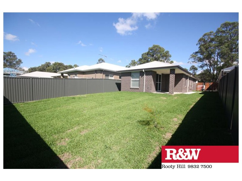 43 DONOVAN CRESCENT, Ropes Crossing NSW 2760