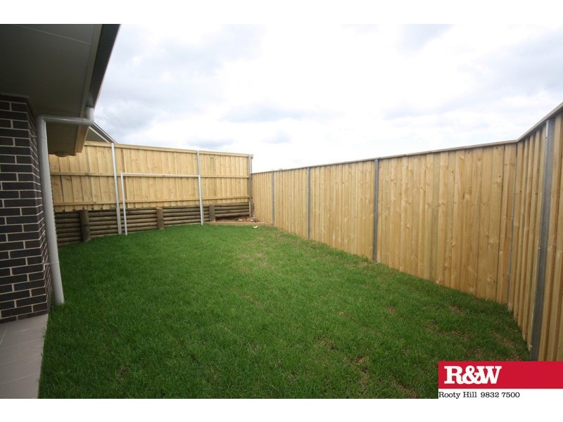 6 Dalrymple Street, Minto NSW 2566