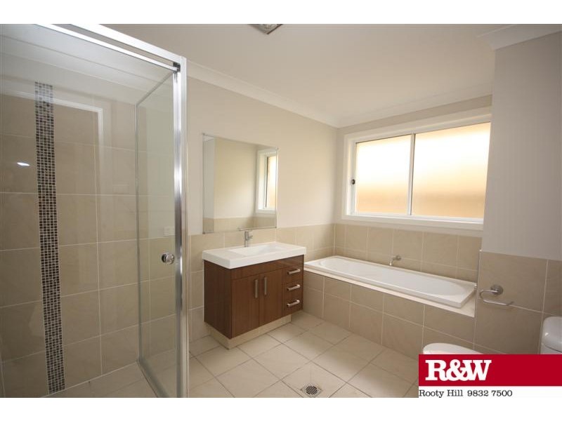 8 Dalrymple Street, Minto NSW 2566