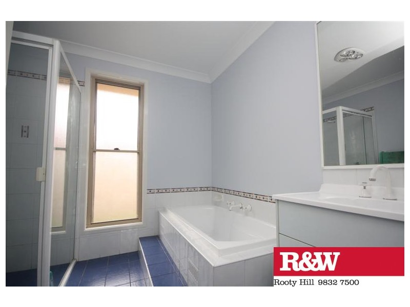 24 Lang Crescent, Blackett NSW 2770