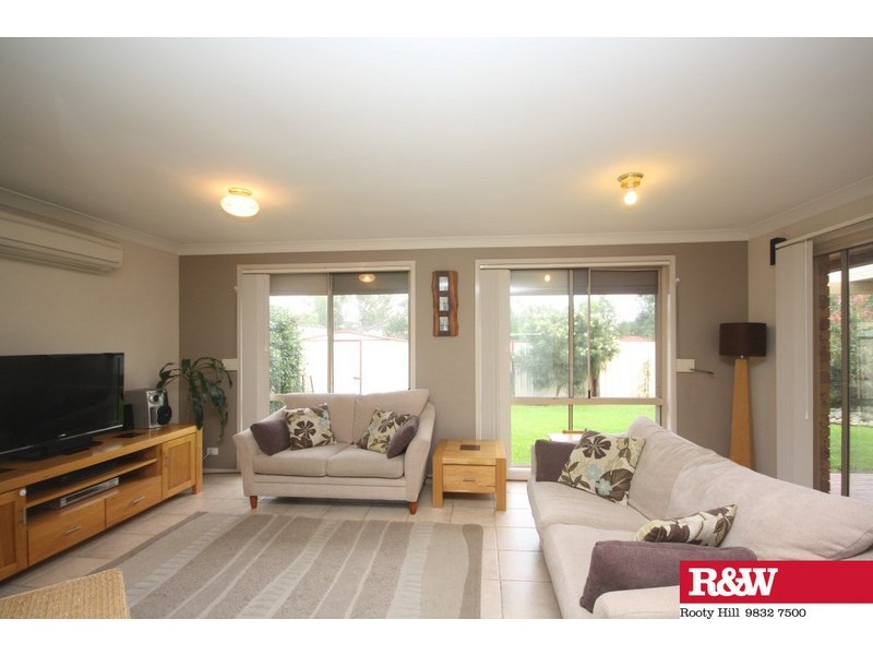 10 AARON PLACE, Plumpton NSW 2761