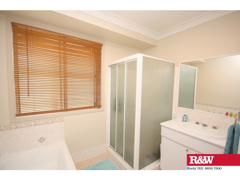 10 AARON PLACE, Plumpton NSW 2761