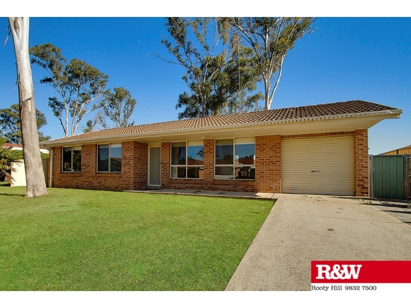 House 4 Magyar Place, Oakhurst NSW 2761