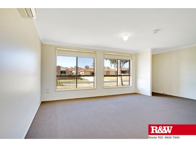 House 4 Magyar Place, Oakhurst NSW 2761