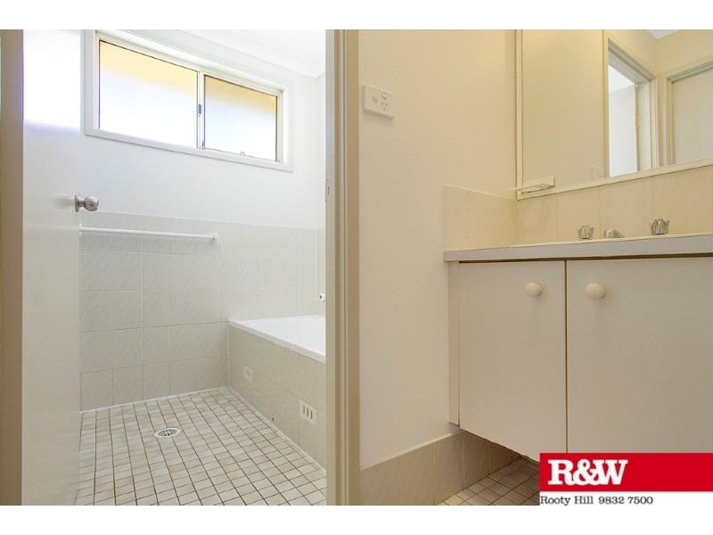 House 4 Magyar Place, Oakhurst NSW 2761