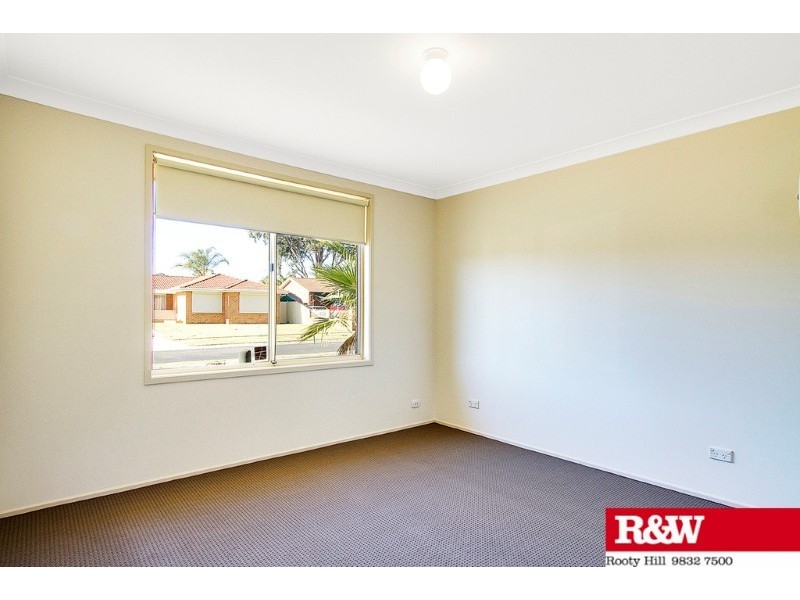 House 4 Magyar Place, Oakhurst NSW 2761