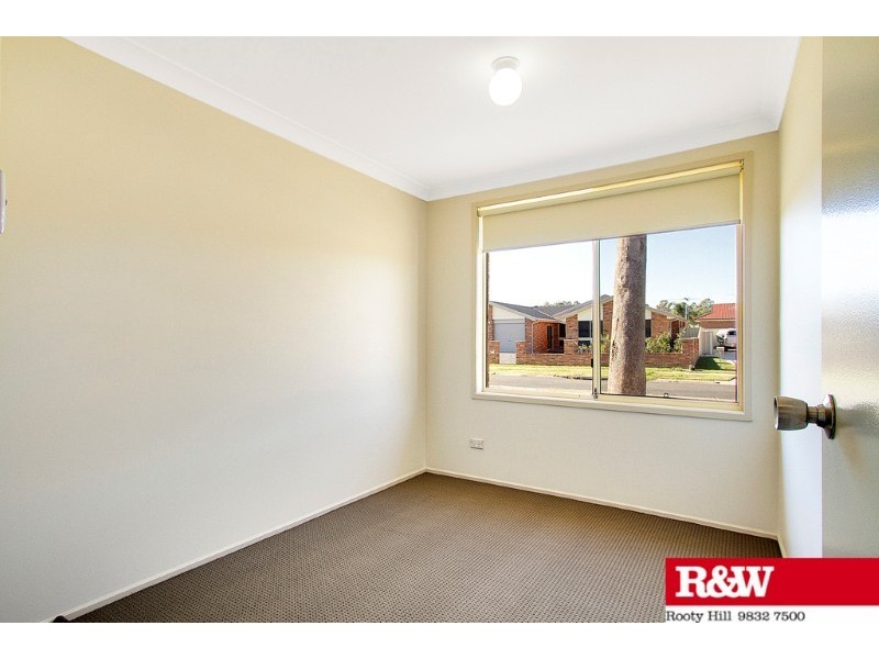 House 4 Magyar Place, Oakhurst NSW 2761