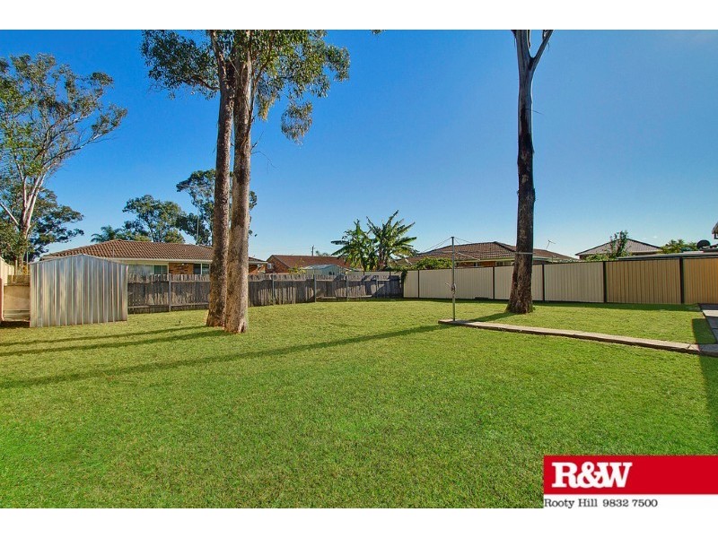 House 4 Magyar Place, Oakhurst NSW 2761