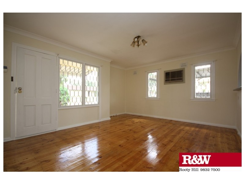 33 Melanesia Avenue, Lethbridge Park NSW 2770