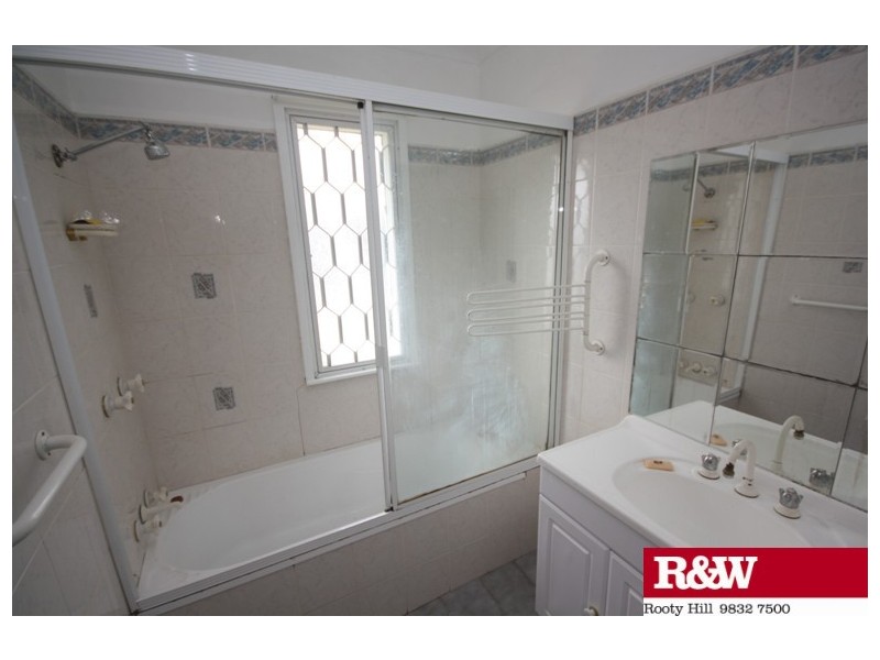 33 Melanesia Avenue, Lethbridge Park NSW 2770